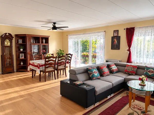 1033 Busse HWY #2A, Park Ridge, IL 60068