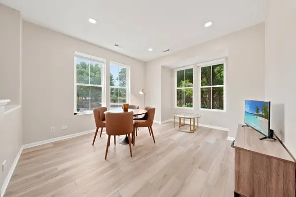 2112 S Crambourne WAY #6-6, Arlington Heights, IL 60005