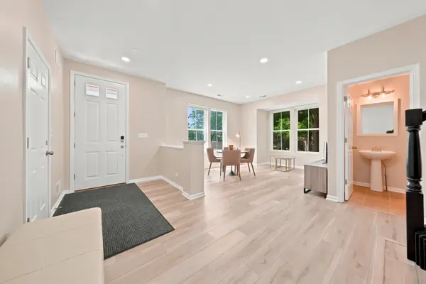 2112 S Crambourne WAY #6-6, Arlington Heights, IL 60005