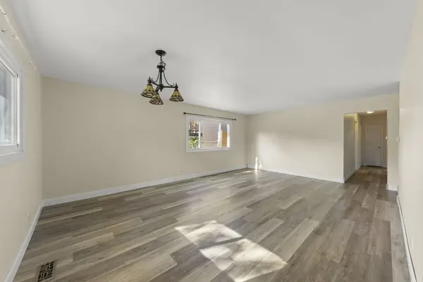 7101 Edgebrook LN, Hanover Park, IL 60133