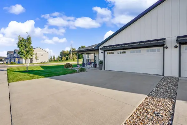 625 Spruce Hills DR, Cedar Falls, IA 50613