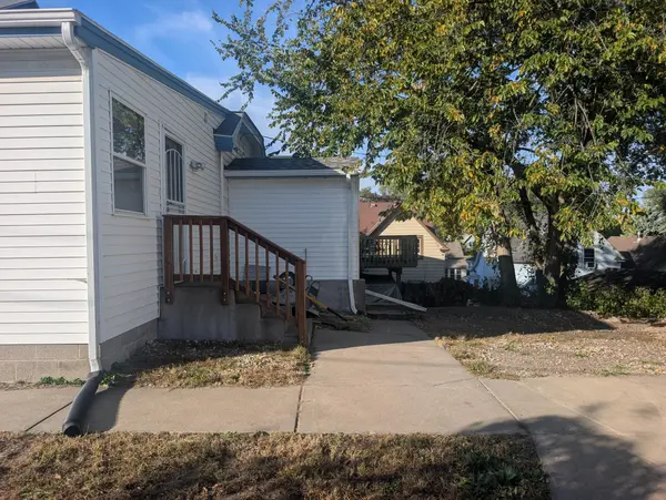 880 Jackson ST, Saint Paul, MN 55117