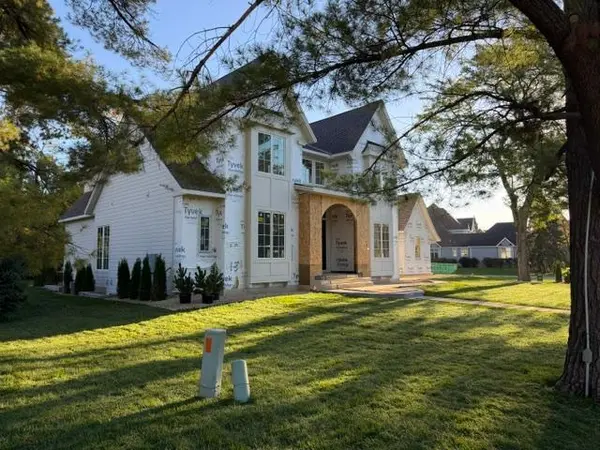 11044 Bell Oaks Estate RD, Eden Prairie, MN 55347