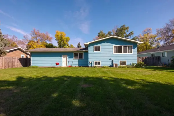 2844 NE Longfellow RD N, Fargo, ND 58102