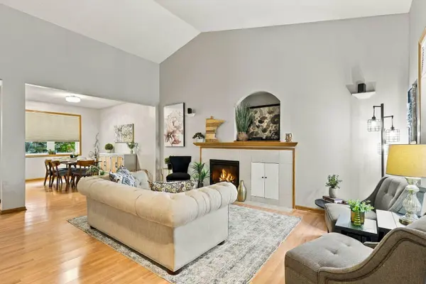 6621 Carlisle Curve, Shakopee, MN 55379