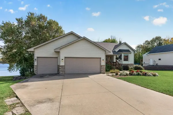 28319 Lakeside LN, Lindstrom, MN 55045