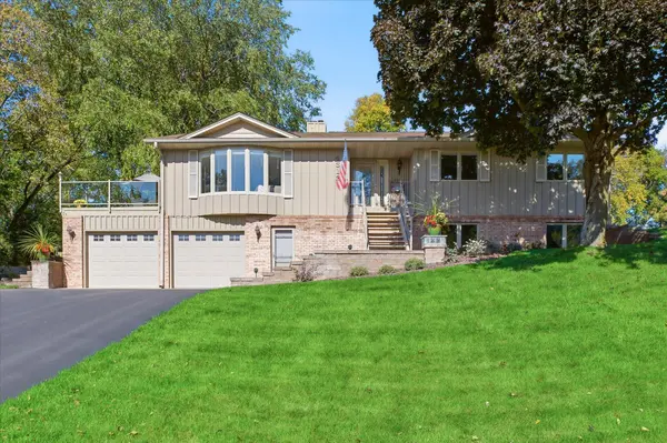 4312 Aries CT, Eagan, MN 55123