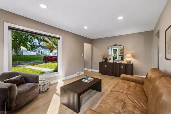 3233 Edgewood AVE S, Saint Louis Park, MN 55426