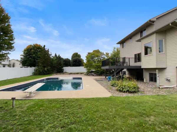 13434 Oakwood DR, Rogers, MN 55374