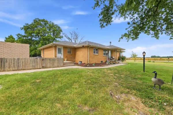 1055 N Oliver St, Belle Plaine, KS 67013