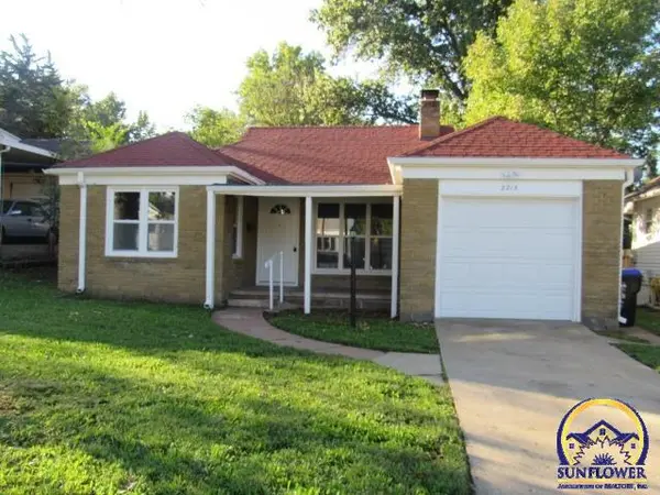 2215 SW 8th Ave, Topeka, KS 66605