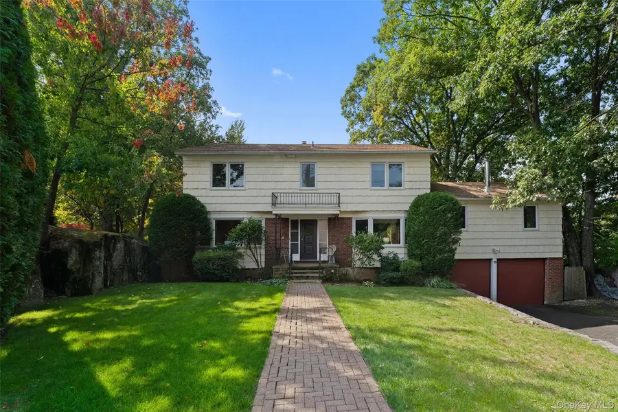 16 Cadillac DR, New Rochelle, NY 10804