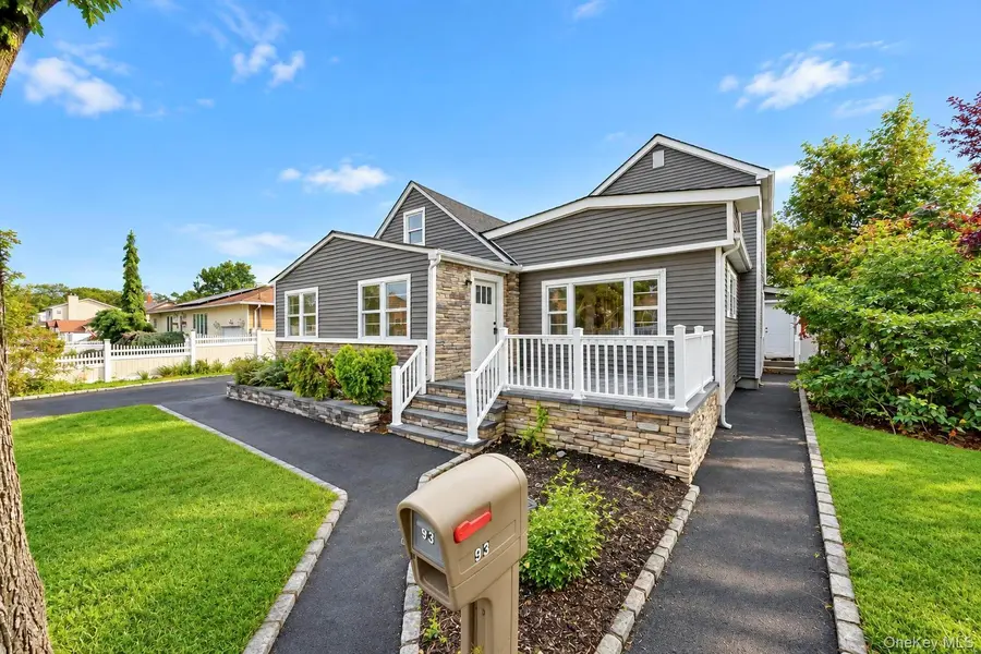 93 Vermont AVE, West Babylon, NY 11704