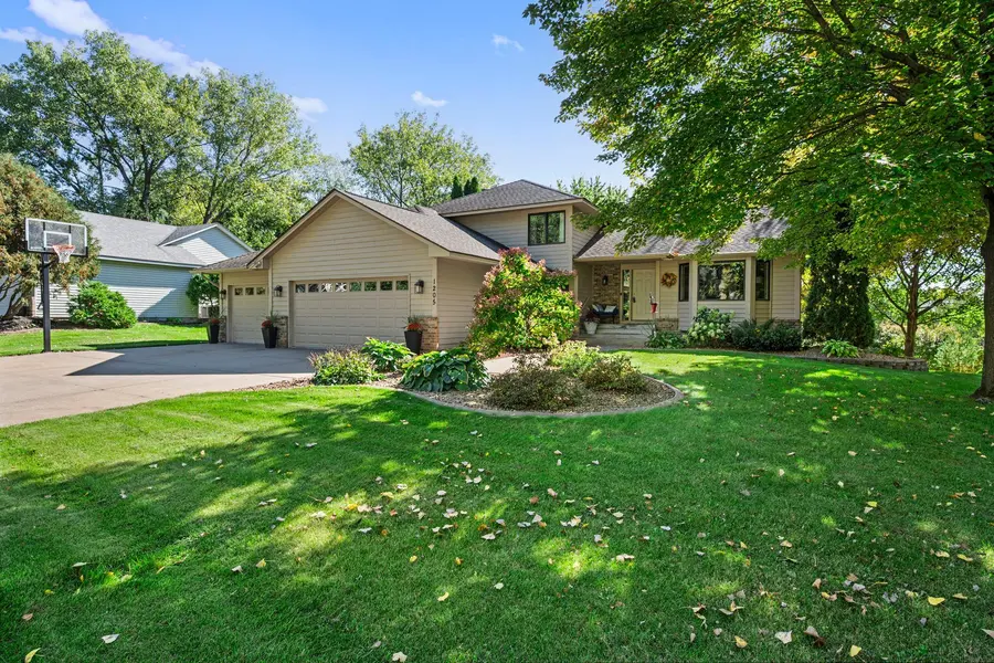 1205 Hilloway CIR, Burnsville, MN 55306