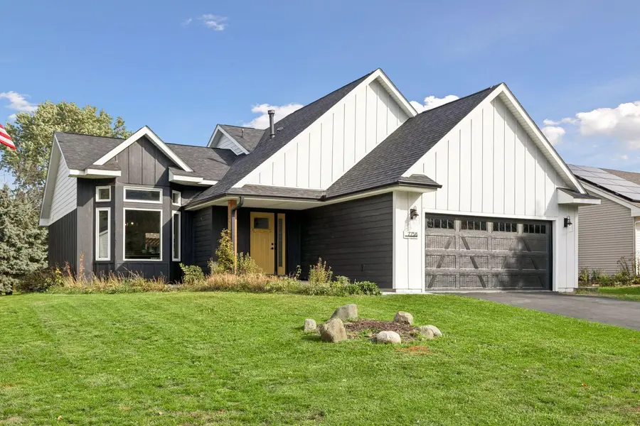 7758 Upper 23rd ST N, Oakdale, MN 55128