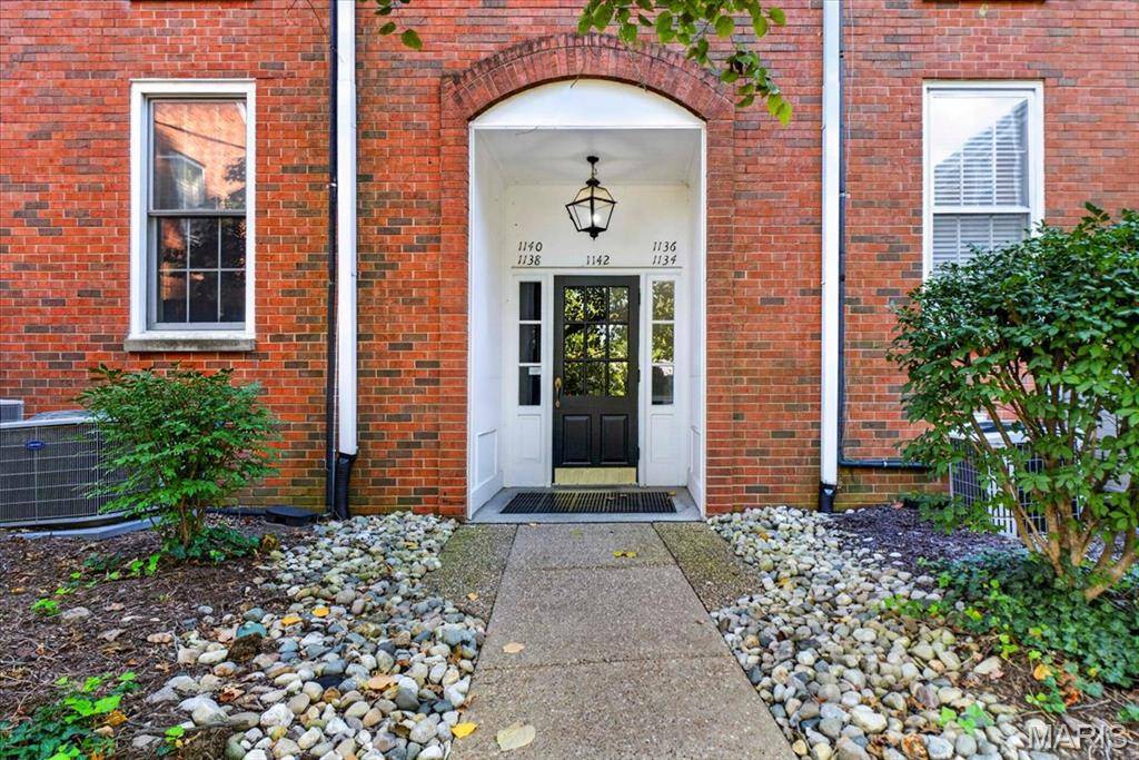 1138 S Mason RD, Town And Country, MO 63131