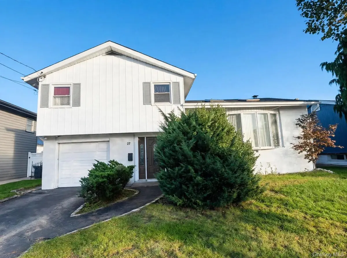 27 Cambridge RD, East Rockaway, NY 11518