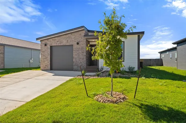 2026 Applewood DR, Lockhart, TX 78644