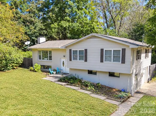 17 Rhododendron PL, Asheville, NC 28805