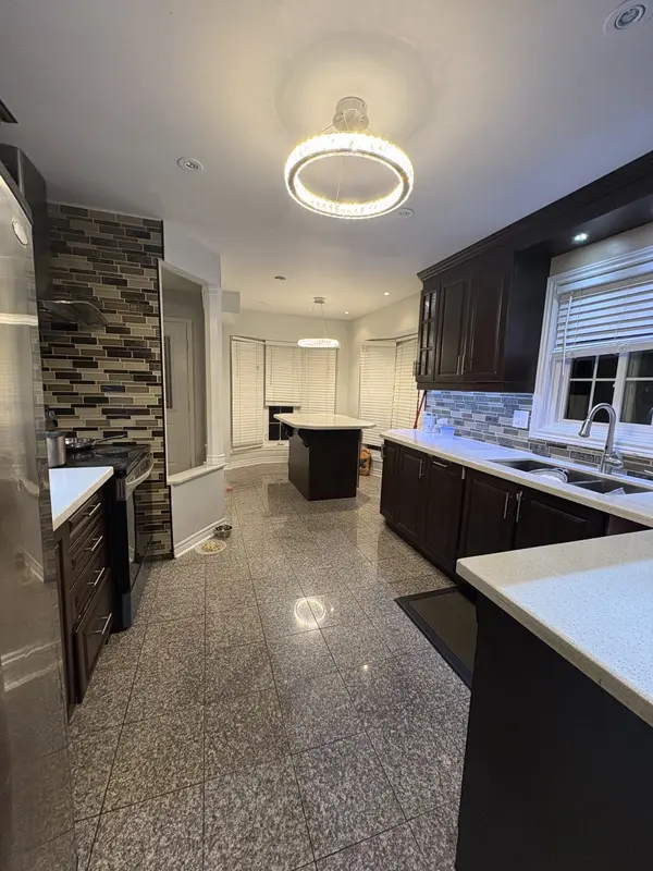 36 Beaumont DR #UPPER, Ajax, ON L1T 1P8
