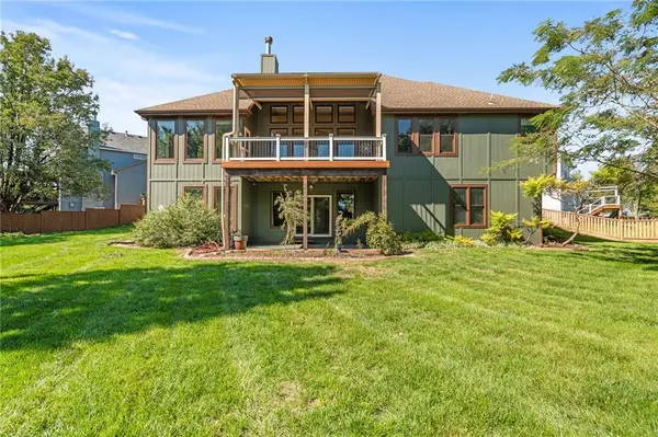 15107 W 154th TER, Olathe, KS 66062
