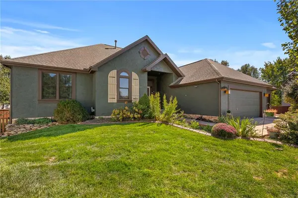 15107 W 154th TER, Olathe, KS 66062