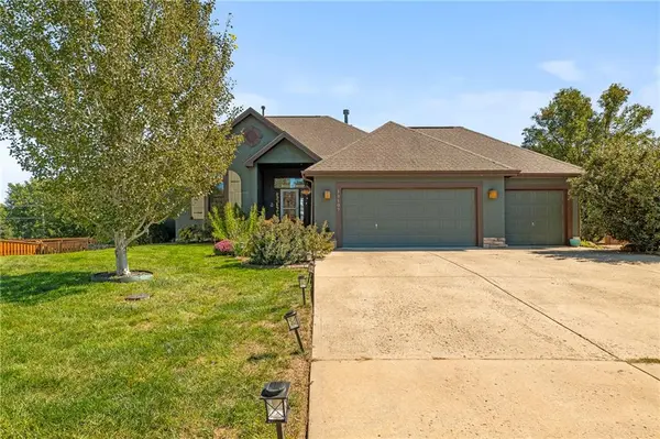 15107 W 154th TER, Olathe, KS 66062