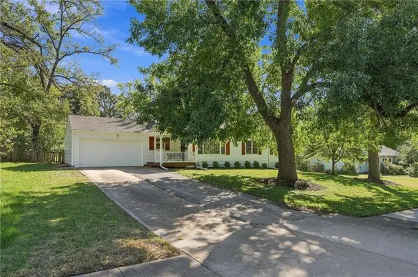 8621 Floyd ST, Overland Park, KS 66212