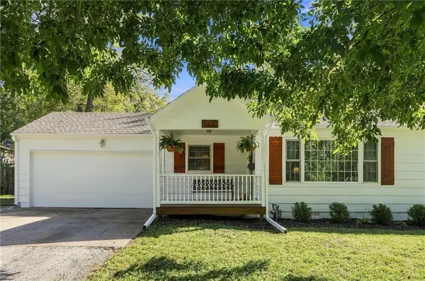 8621 Floyd ST, Overland Park, KS 66212