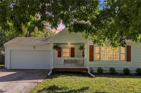 8621 Floyd ST, Overland Park, KS 66212