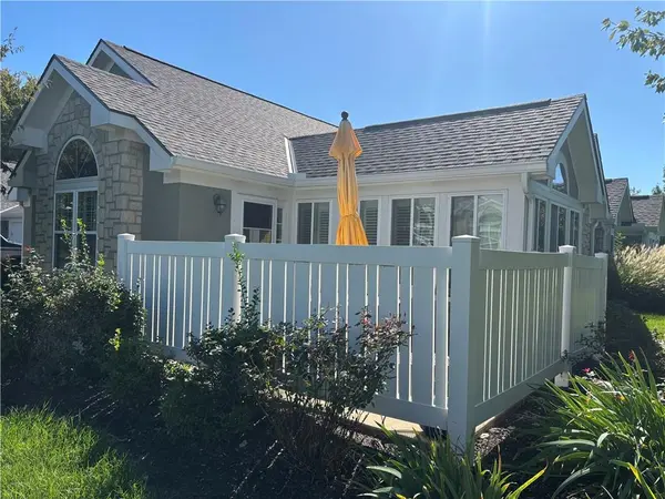 7110 Hedge Lane TER, Shawnee, KS 66227