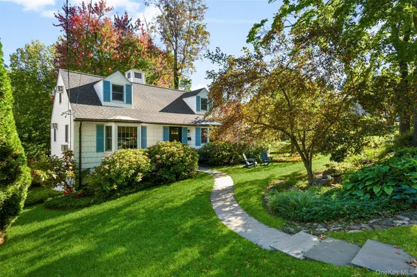 105 Havilands LN, White Plains, NY 10605