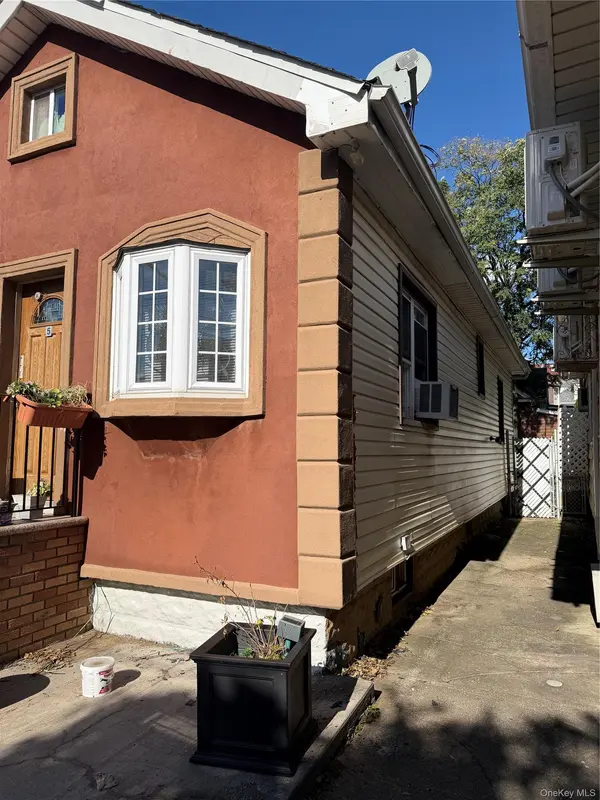 5 Matthews PL, Brooklyn, NY 11236