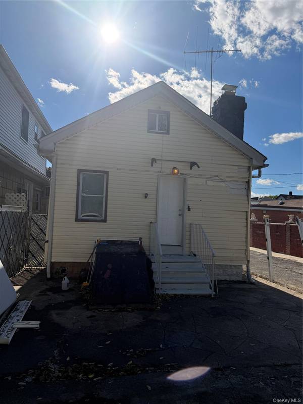 5 Matthews PL, Brooklyn, NY 11236