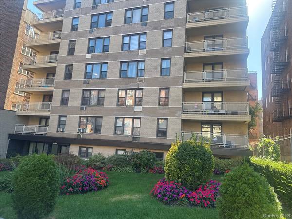 6550 Wetherole ST #2D, Rego Park, NY 11374
