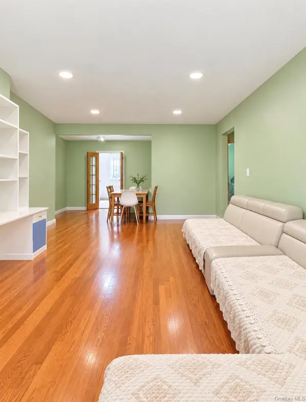 6711 152 ST #B, Flushing, NY 11367