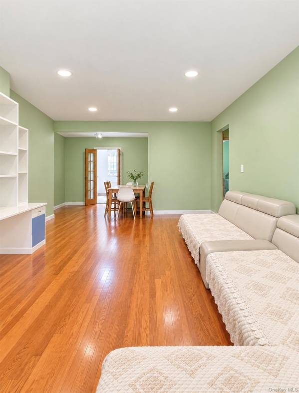 6711 152 ST #B, Flushing, NY 11367