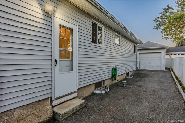 83 S 3rd ST, Bethpage, NY 11714