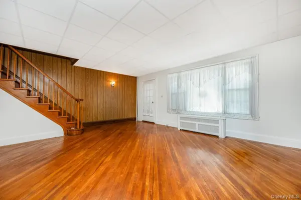 64-45 79th ST, Middle Village, NY 11379