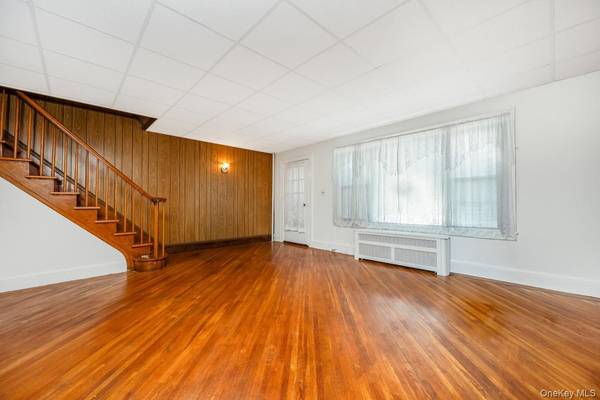 64-45 79th ST, Middle Village, NY 11379