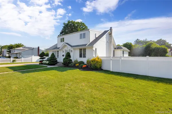 90 East 7th Street, Deer Park, NY 11729