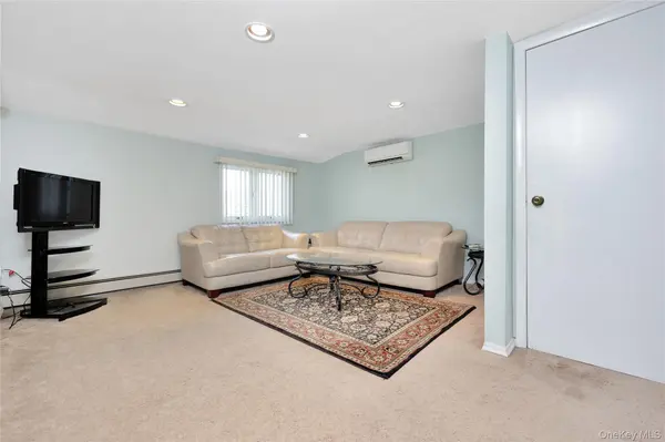 90 East 7th Street, Deer Park, NY 11729