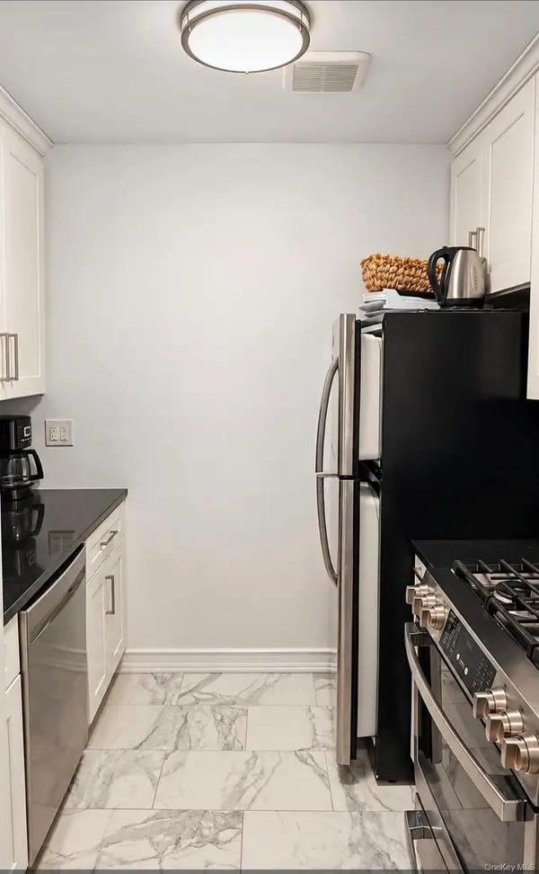 601 chestnut #a-21, Cedarhurst, NY 11516
