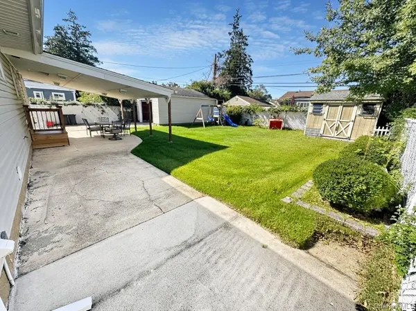 648 Dogwood AVE, Franklin Square, NY 11010