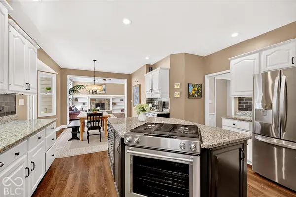 5785 Gyrfalcon PL, Carmel, IN 46033