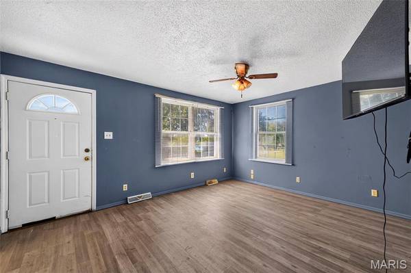 1067 N Shore DR, Catawissa, MO 63015