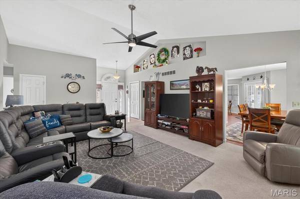 914 N Rapp AVE, Columbia, IL 62236