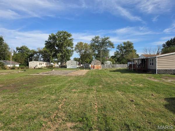 2335 Jerome LN, Cahokia, IL 62206