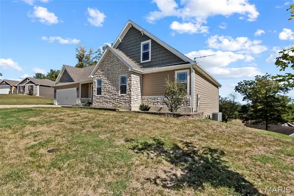 40 Ridgeway DR, Benton, MO 63736
