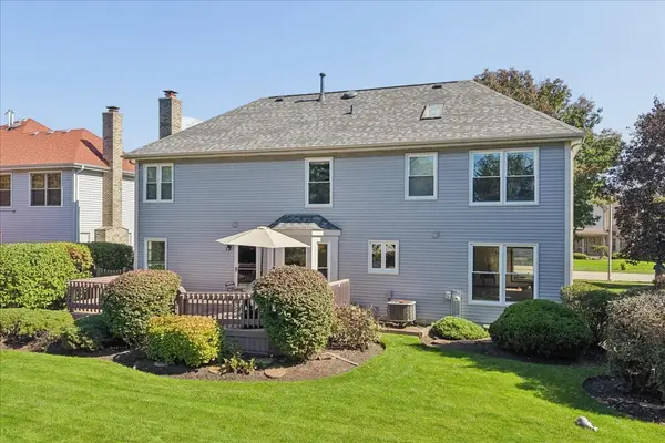 124 Corsaire LN, Schaumburg, IL 60173